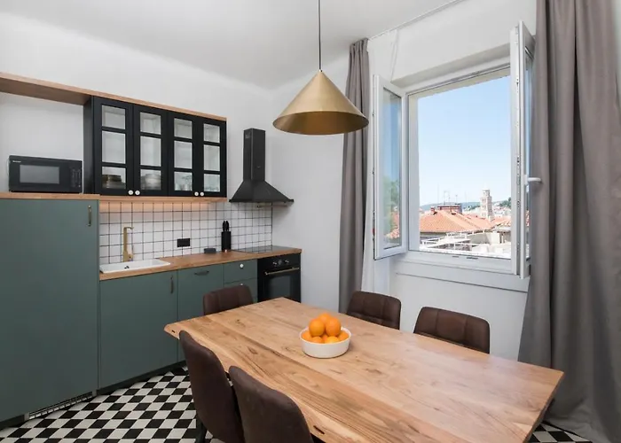 Luxury Bella - Centre W Free Parking Split