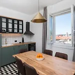 Luxury Bella - Centre W Free Parking Split