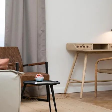 Luxury Bella - Centre W Free Parking Apartment