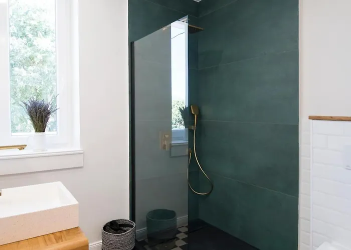 Luxury Bella - Centre W Free Parking 公寓 *